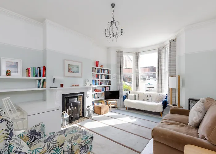 Central Hove Flat W Large Garden